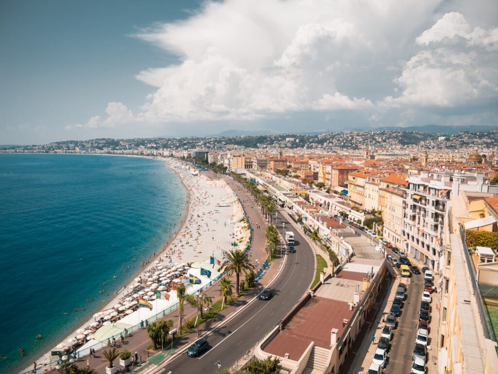 Découvrez les avantages fiscaux et stratégies d'optimisation du PER à Nice pour une retraite sereine en 2025.