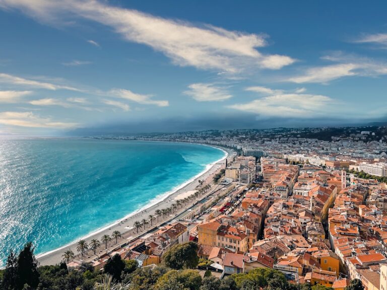 Assurance April à Nice en 2026 : santé, moto, habitation, expatriation. Comparez les garanties avec Cap Assurances.
